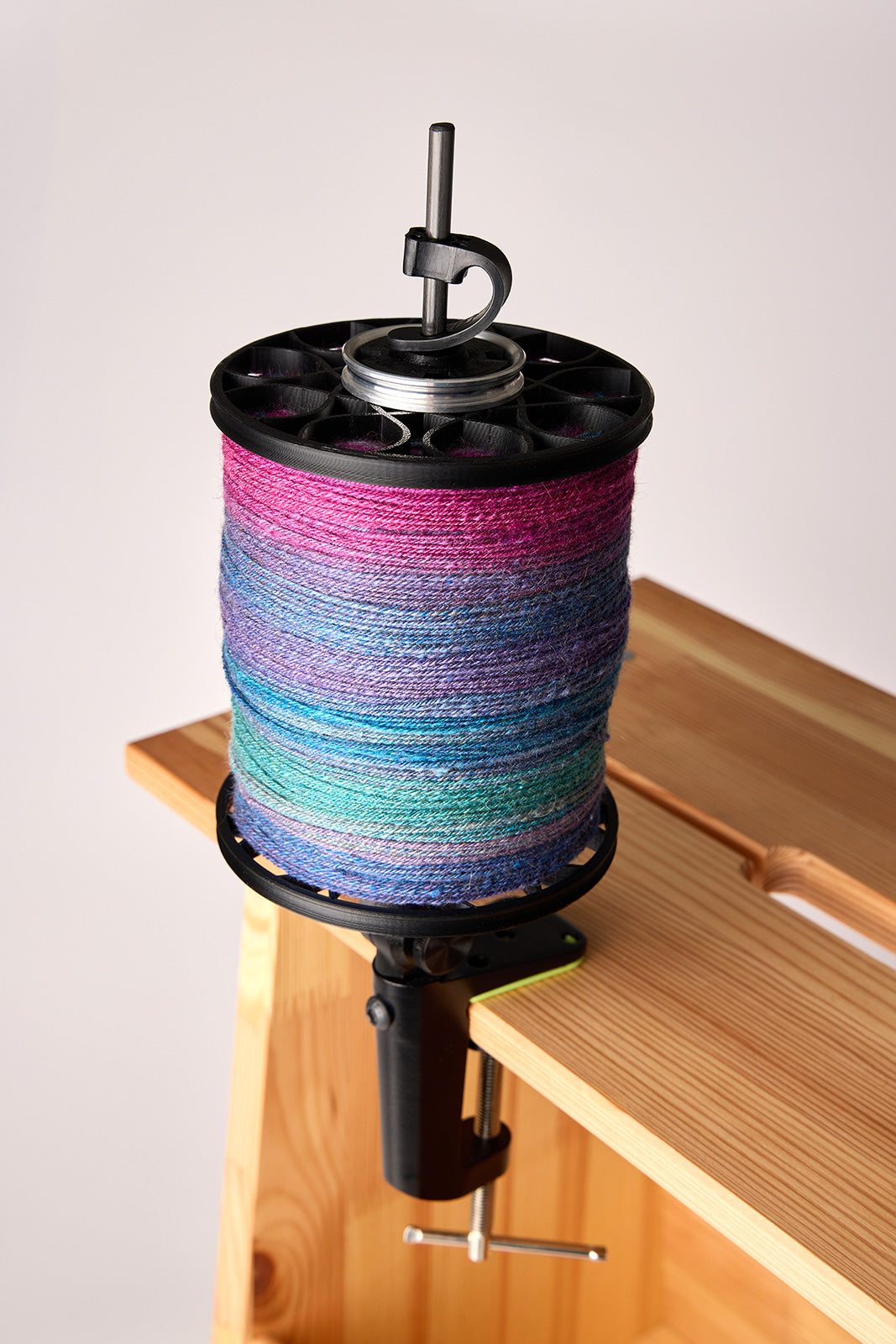Akerworks Flat-Pack Yarn Caddy & (Magpie) ClampyKate Kit – The Daedalus  Store